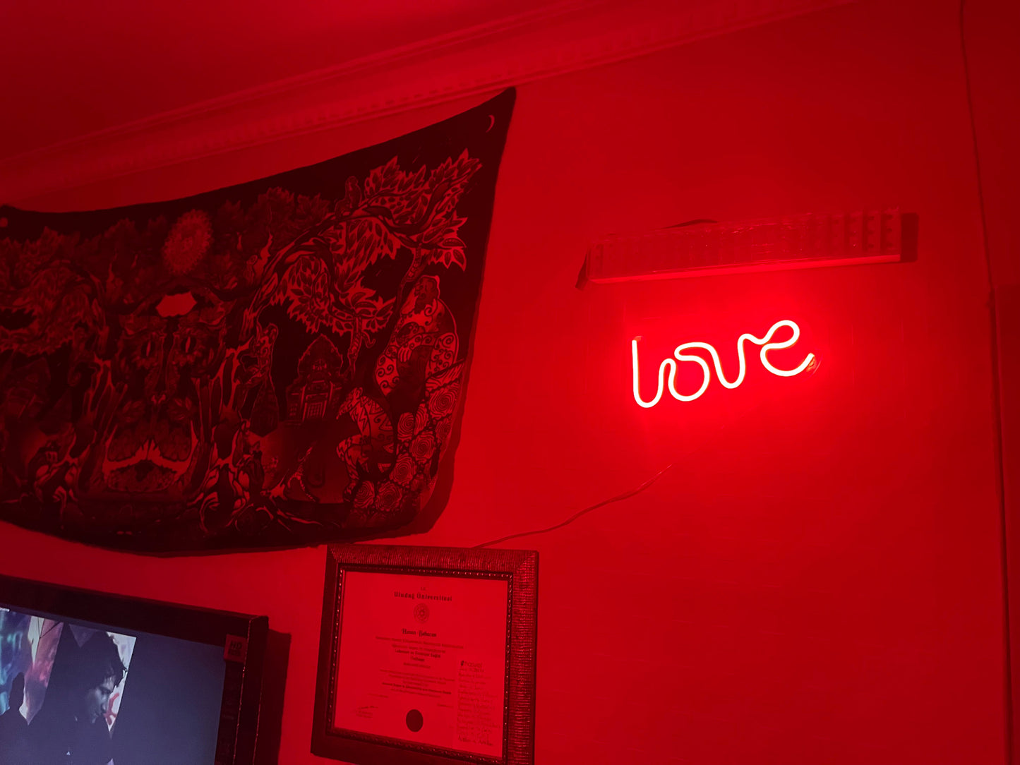 LOVE NEON SIGN